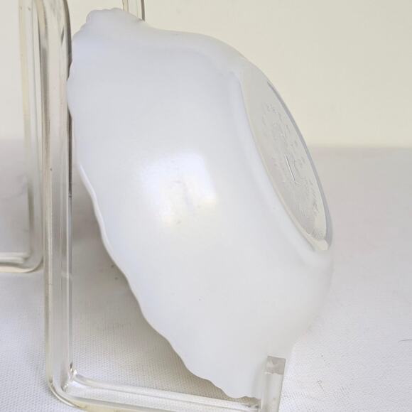 Vintage 1950s CorningWare Milk Glass Bowls – White Opalescent Swirl Princess - Picture 6 of 8